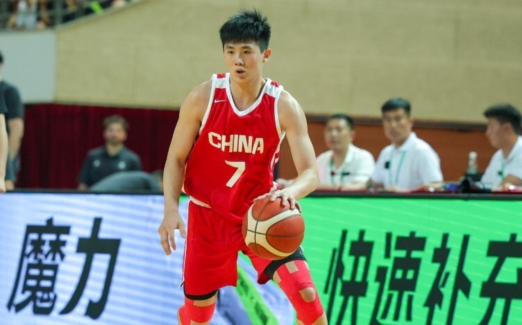 还在磨合！国青男篮热身赛64-56险胜德国的简单介绍